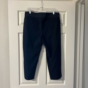 Vera Wang Large Black Capri Pant